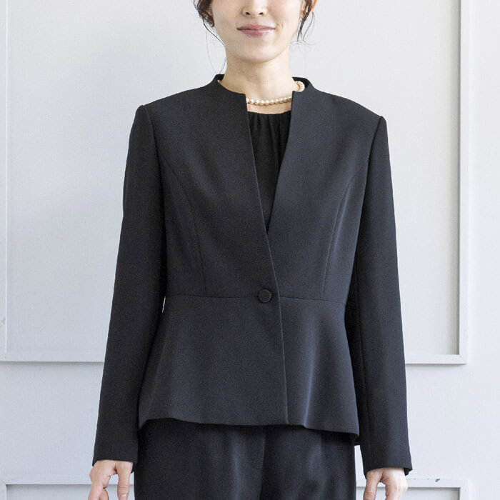 洗える｜ライトな着心地のパンツスーツ 15号・ブラック｜東京ソワール