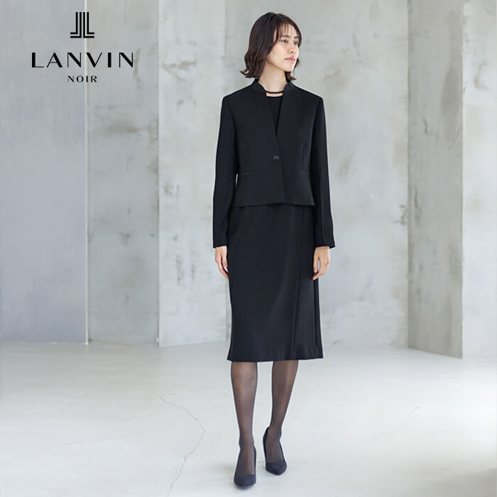 ミニマルな美しさが際立つアンサンブル 9号・ブラック｜東京ソワール