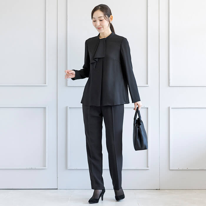 洗える｜ドレープが美しい長袖ブラウス 13号・ブラック｜東京