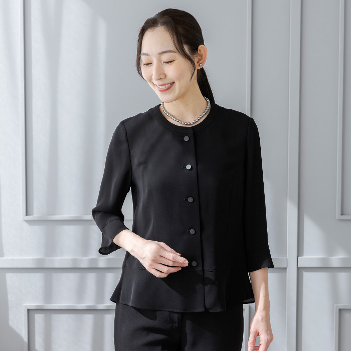 新品✴︎東京ソワール✴︎SOIR PERLEリボン付長袖ブラウス黒フォーマル春夏秋冬 シルエット美人のノーカラーブラウス 7号・ブラック｜東京ソワール