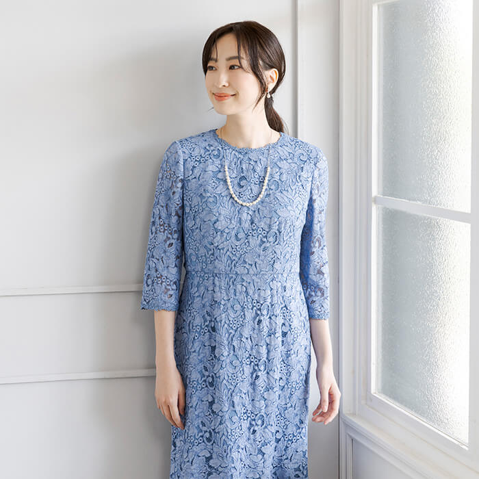 華やかな総レースのワンピース 11号・スカイブルー｜東京ソワール
