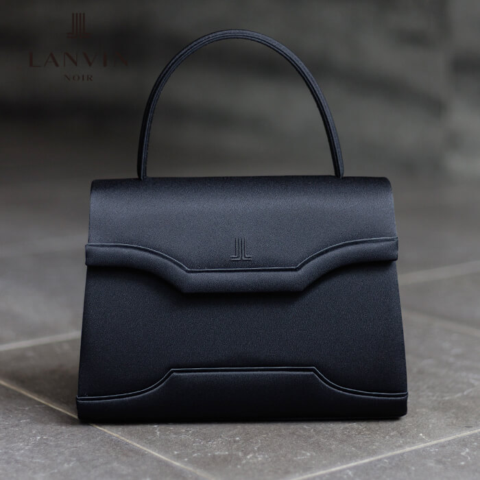 クラシカルデザインのブラックバッグ ・ブラック｜東京ソワール