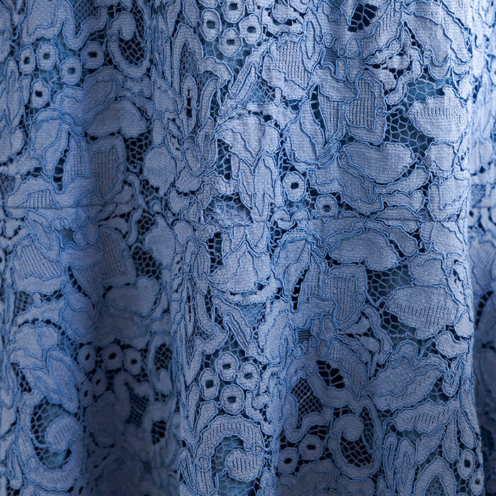 華やかな総レースのワンピース 11号・スカイブルー｜東京ソワール