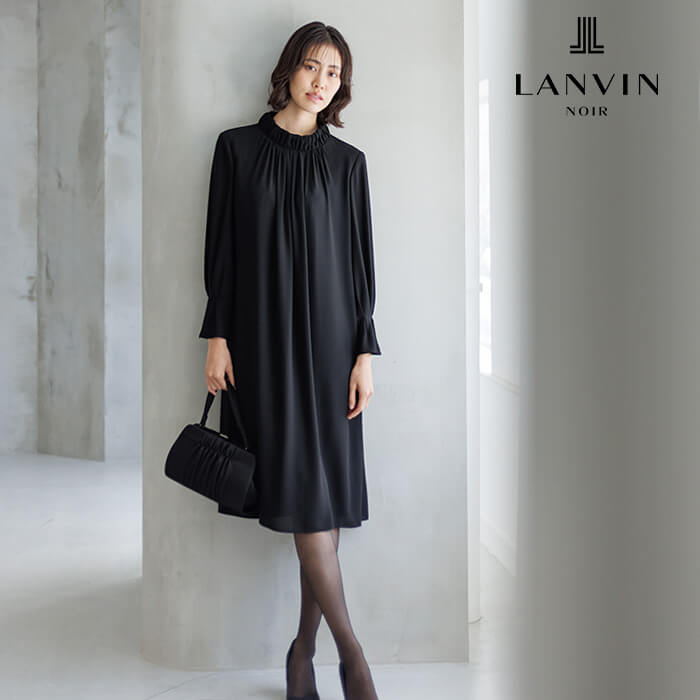 刺繍が裾を彩るモダンなアンサンブル 9号・ブラック｜東京ソワール