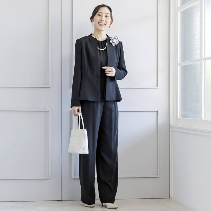 洗える｜ライトな着心地のパンツスーツ 9号・ブラック｜東京ソワール