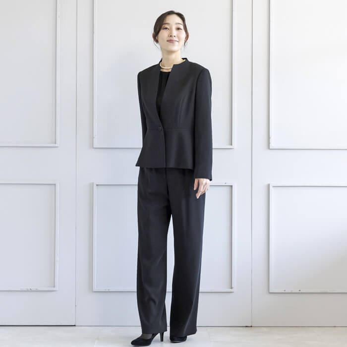 洗える｜ライトな着心地のパンツスーツ 9号・ブラック｜東京ソワール