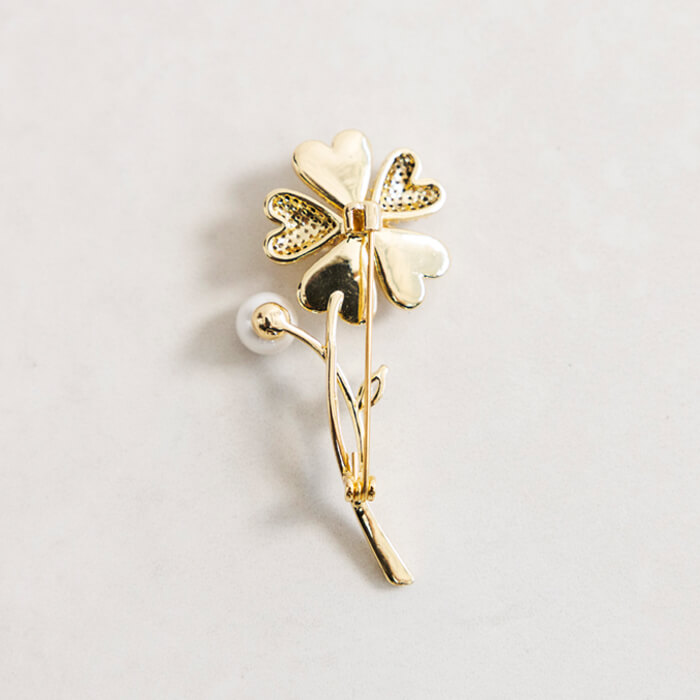 ハートリーフがかわいらしい、フラワーブローチ ・ゴールド｜東京