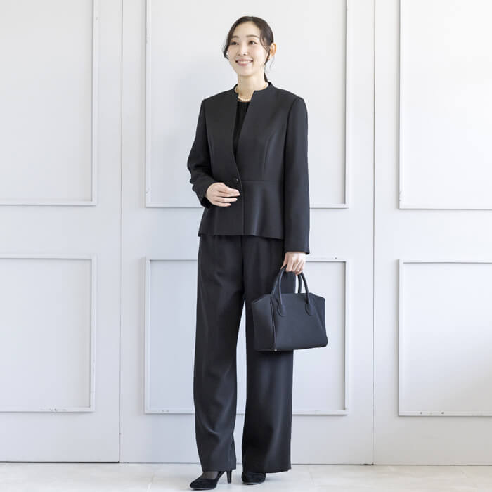 洗える｜ライトな着心地のパンツスーツ 9号・ブラック｜東京ソワール