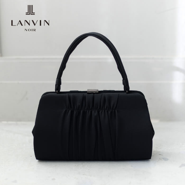 ギャザーデザインの口金バッグ・ブラック｜東京ソワールオンラインストア