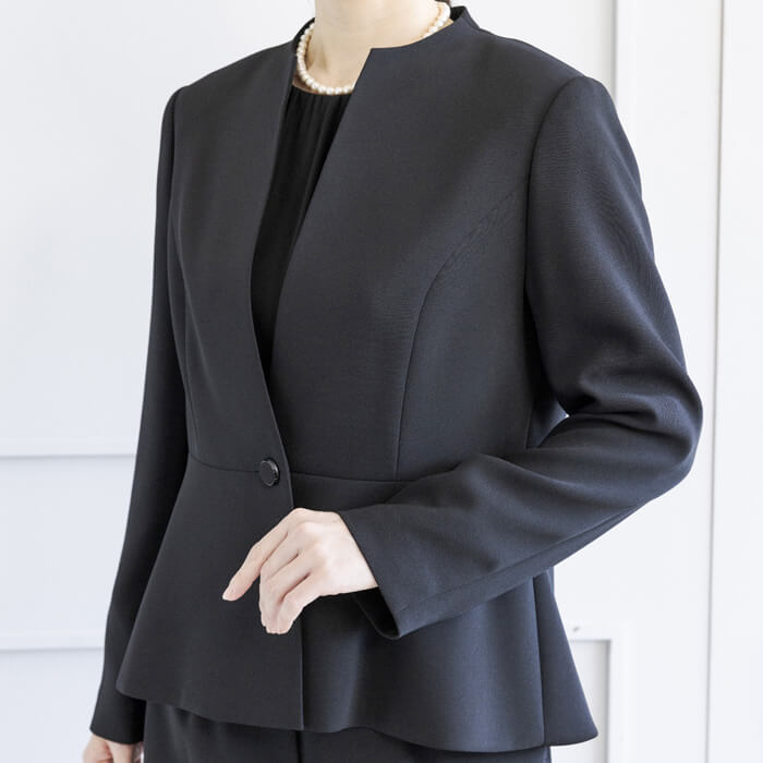 洗える｜ライトな着心地のパンツスーツ 9号・ブラック｜東京ソワール