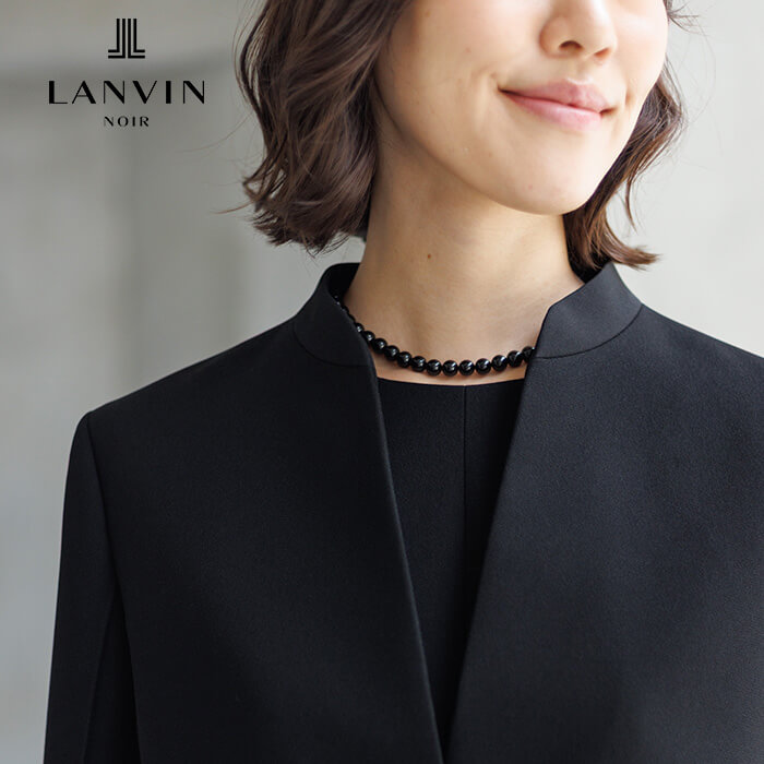 ミニマルな美しさが際立つアンサンブル 9号・ブラック｜東京ソワール