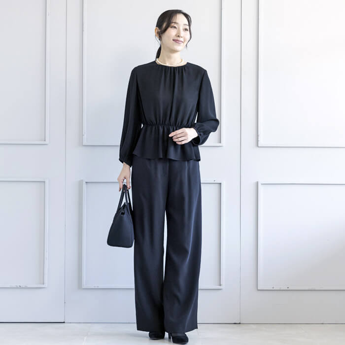 ぼぼ未使用　ストロベリーフィールズ　パンツスーツ　セットアップ　黒　総抜き　XS 洗える｜ライトな着心地のパンツスーツ 7号・ブラック｜東京ソワール