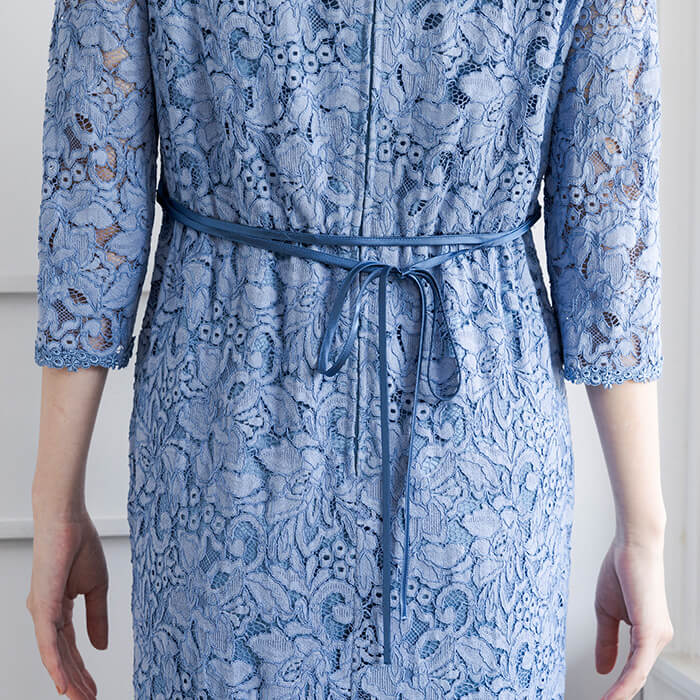 華やかな総レースのワンピース 11号・スカイブルー｜東京ソワール