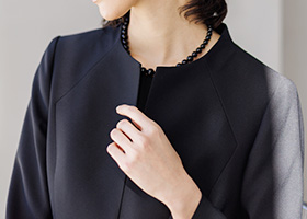 上品なスタンドカラー