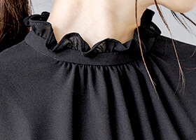 フリルのスタンドカラー