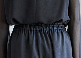 �E�G�X�g�̔w�ʂ̓S���d�l