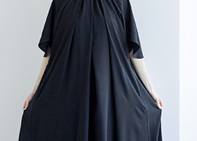 体型を拾わないゆったりシルエット