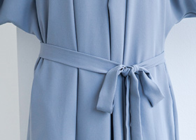 アレンジ自在のウエストベルト付き