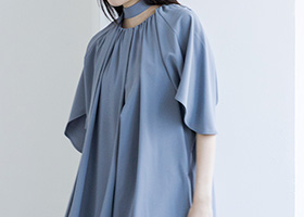 体型を拾わないゆったりシルエット