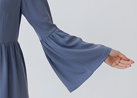 立体的なフォルムが美しいベルスリーブ