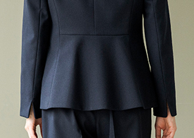 腰回りのフレアデザイン