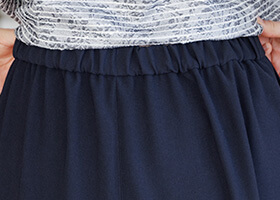 ウエストはゴム仕様