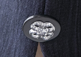 袖の飾りボタン