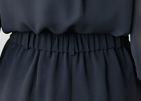 パンツの後ろ側はフィット感のあるゴム仕様