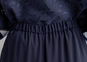 �p���c�̔w�ʃS��