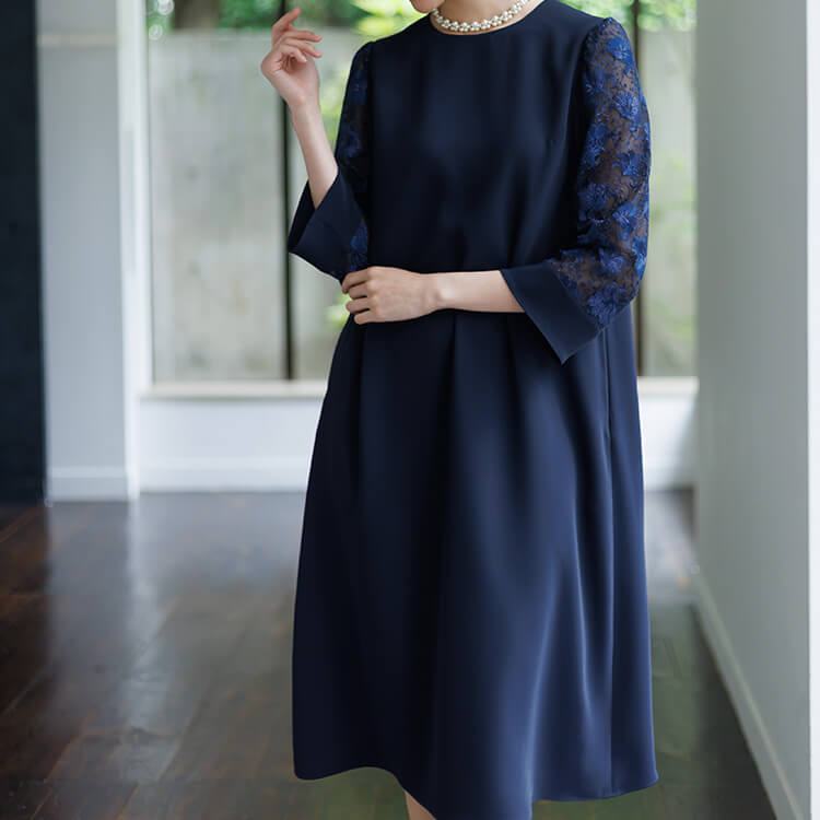 WEB限定|上品なフラワー刺繍のネイビードレス