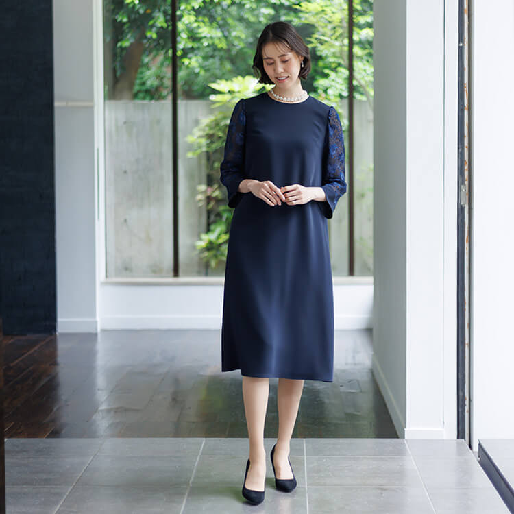 WEB限定|上品なフラワー刺繍のネイビードレス