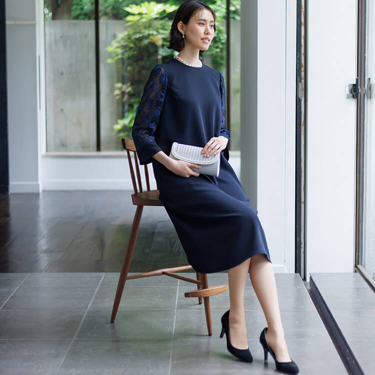 WEB限定|上品なフラワー刺繍のネイビードレス