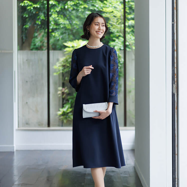 WEB限定|上品なフラワー刺繍のネイビードレス