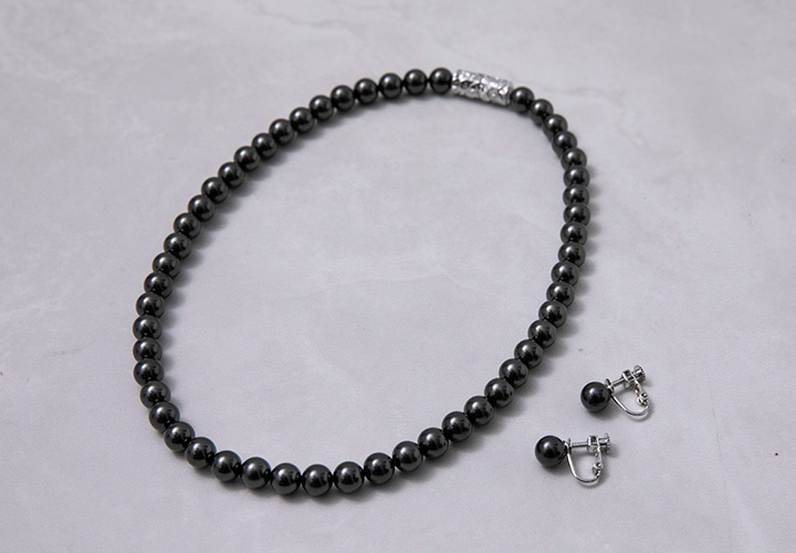 お葬式に適切な真珠ネックレスの選び方やおすすめを５選ご紹介