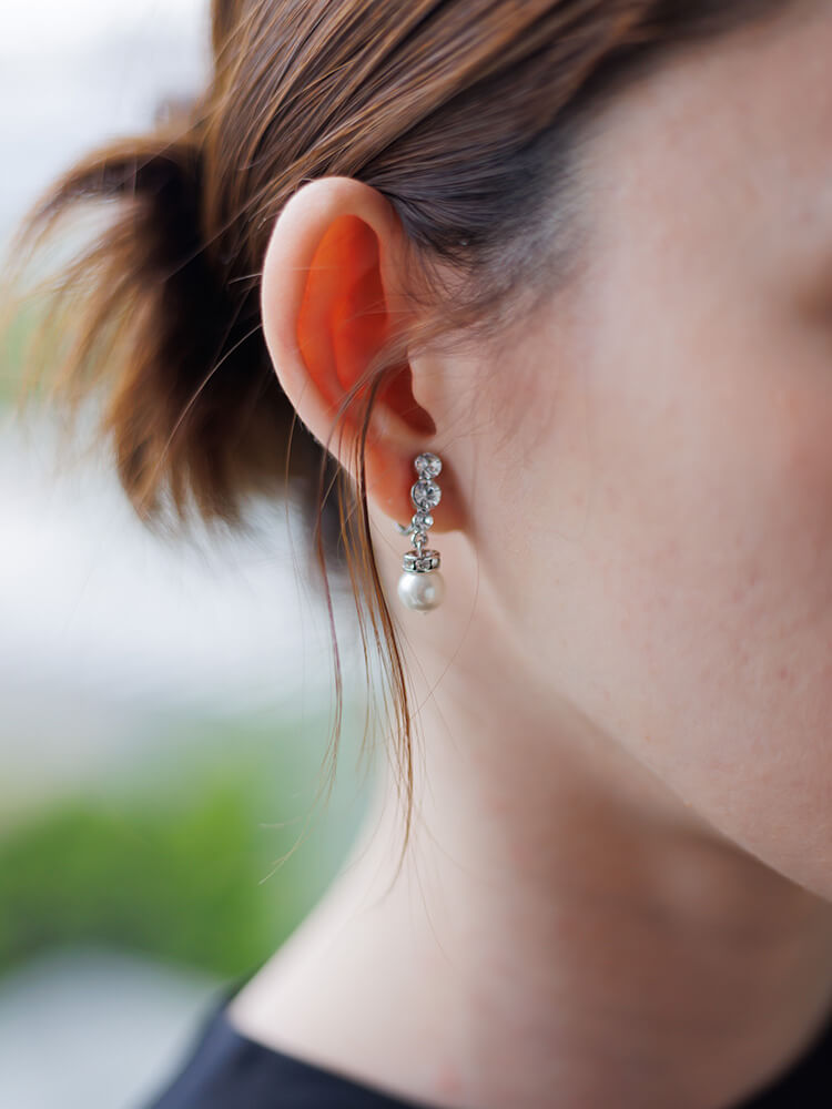 チュール刺繍ベストとサテンドレスのセットアップ