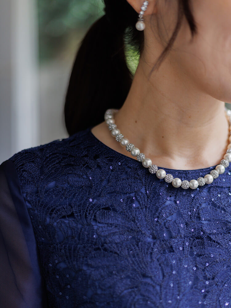 スパングル刺繍がエレガントなドレス