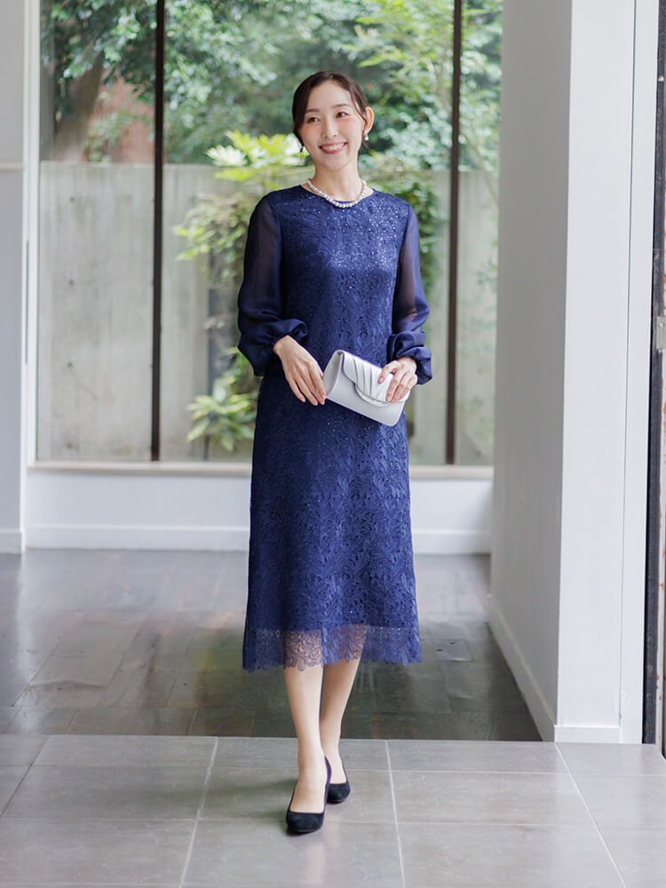 スパングル刺繍がエレガントなドレス