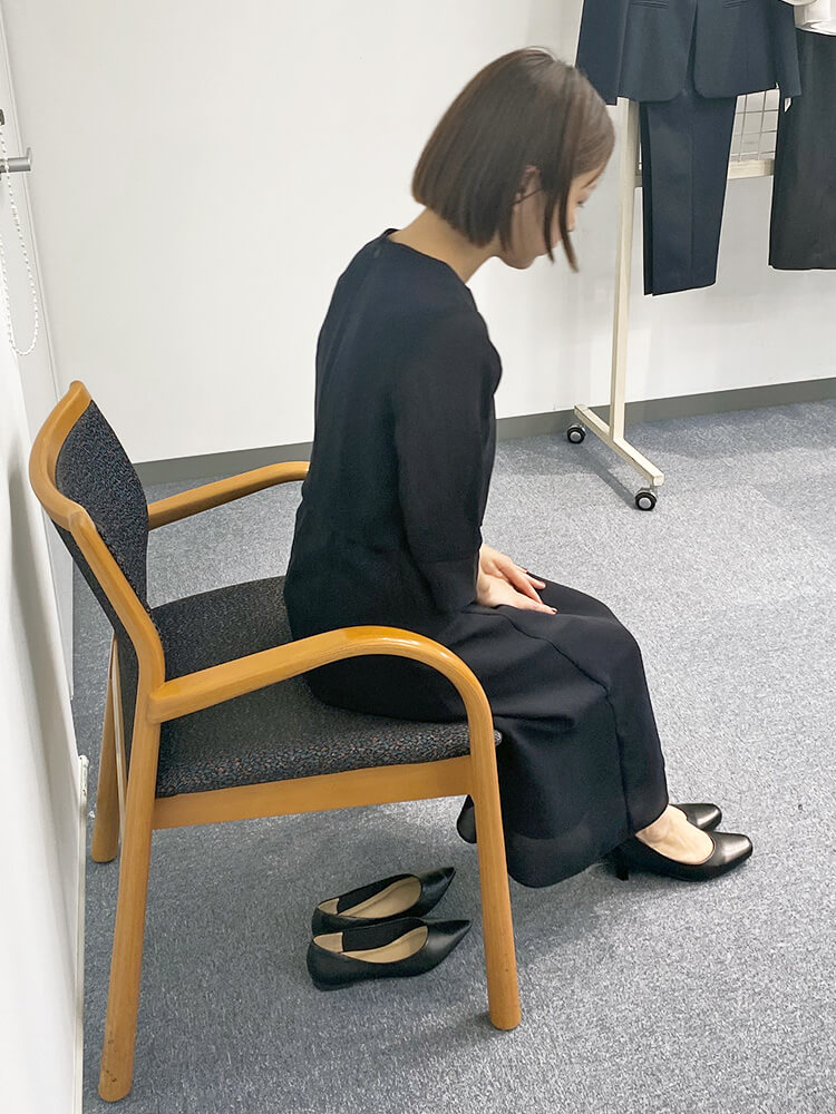 サンプルを試着し、何度も調整。フィット感や着心地を確認。