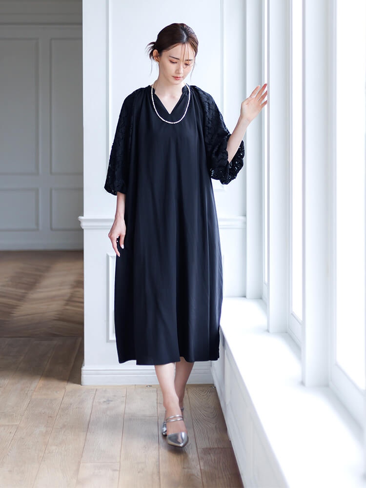 WEB限定|フラワーレースのボリュームスリーブドレス